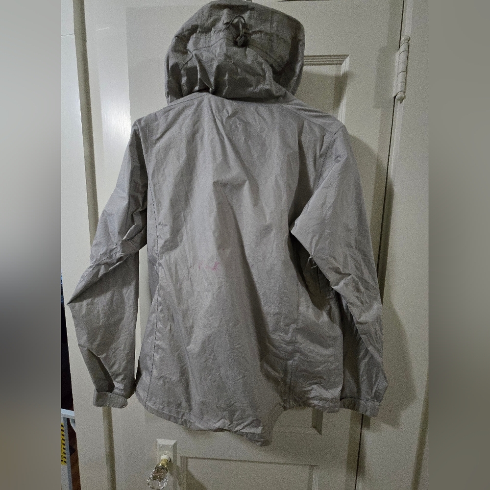 GUC Patagonia Women's Rain Jacket, Size Medium - Picture 2 of 4